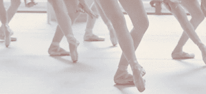 génération Z : photo jambes de danseuse classique 